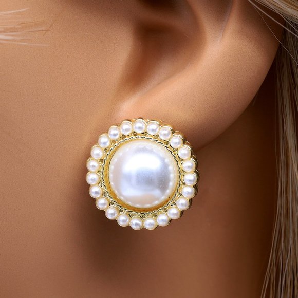 MyBeademporium.com Jewelry - Beautiful Pearl and gold post earrings.